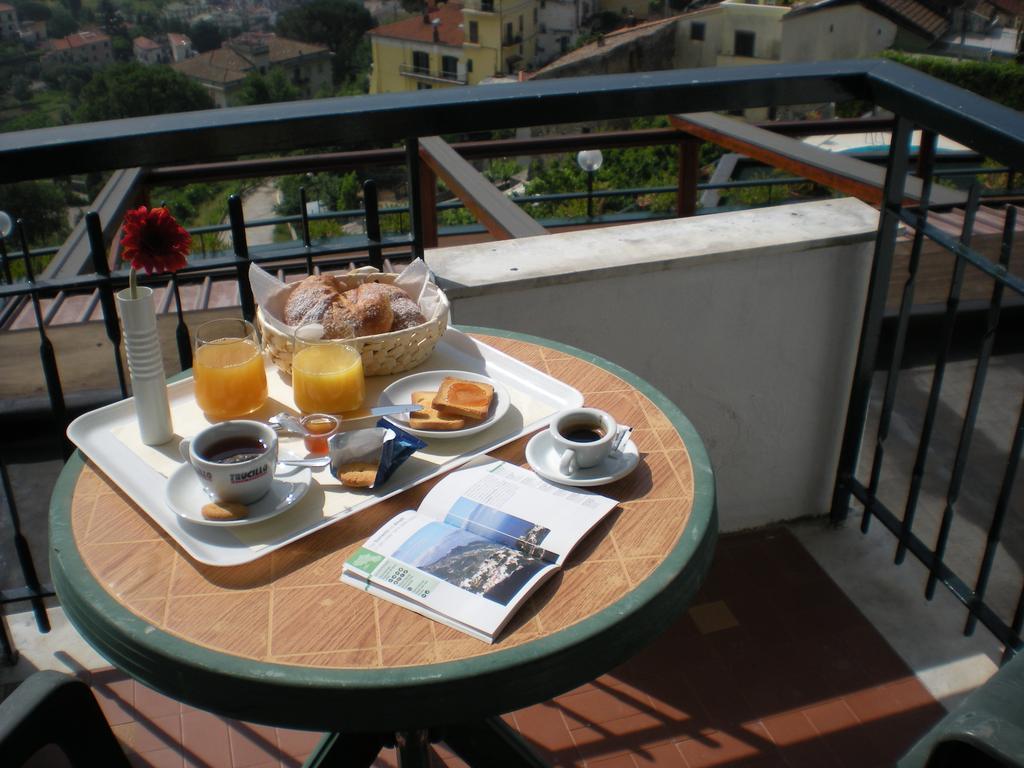 Hotel Pineta Ristorante Castello Cava deʼ Tirreni Quarto foto